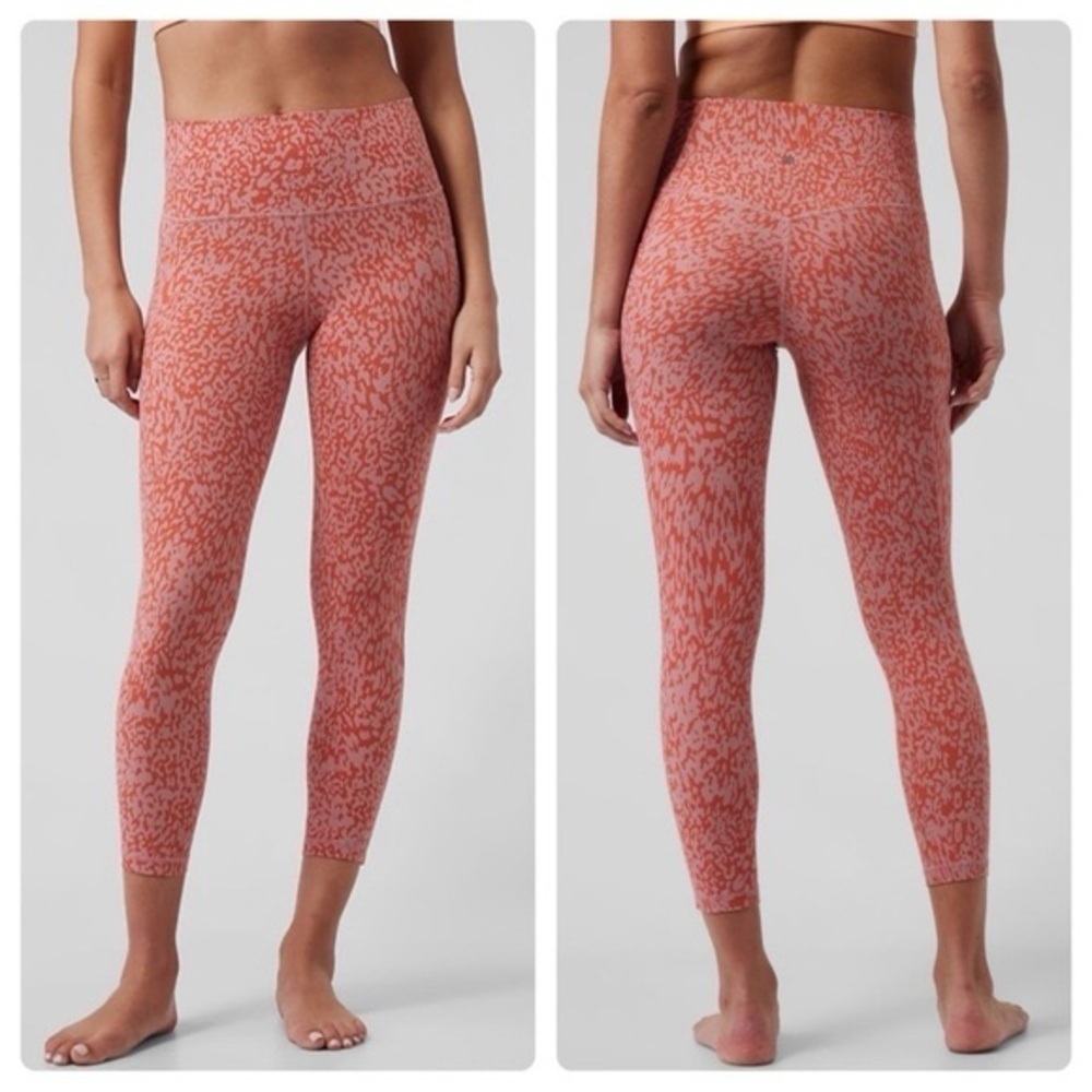 Athleta Salutation Stash Pocket II 7/8 Leggings Womens Sz Medium Ocelot Spot